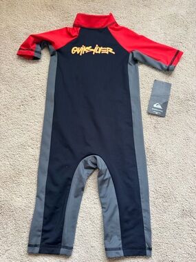 Quiksilver Black and Gray Spring Boy Tag